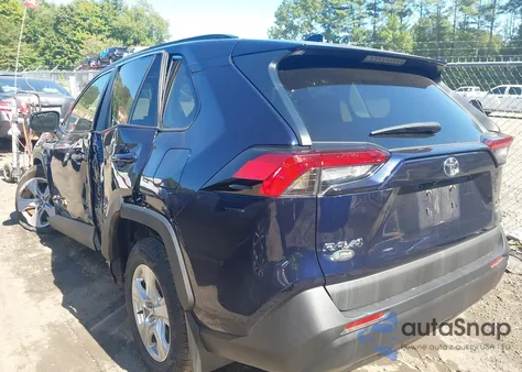 2021 Toyota Rav4 Xle z USA, uszkodzony, nr VIN 2T3P1RFV1MW209641
